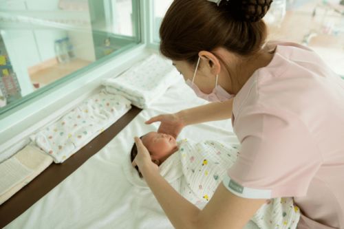 托起生命的朝陽 吉大一院母嬰保健護(hù)理中心的“全鏈條呵護(hù)”