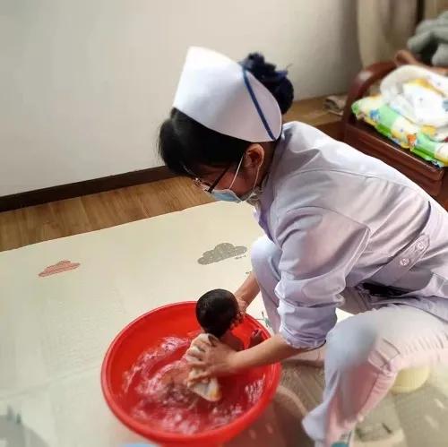 蚌埠三院“互聯(lián)網(wǎng)+護(hù)理”母嬰專項(xiàng)首單紀(jì)實(shí) 專業(yè)服務(wù)誠送上門，暖心守護(hù)零距離